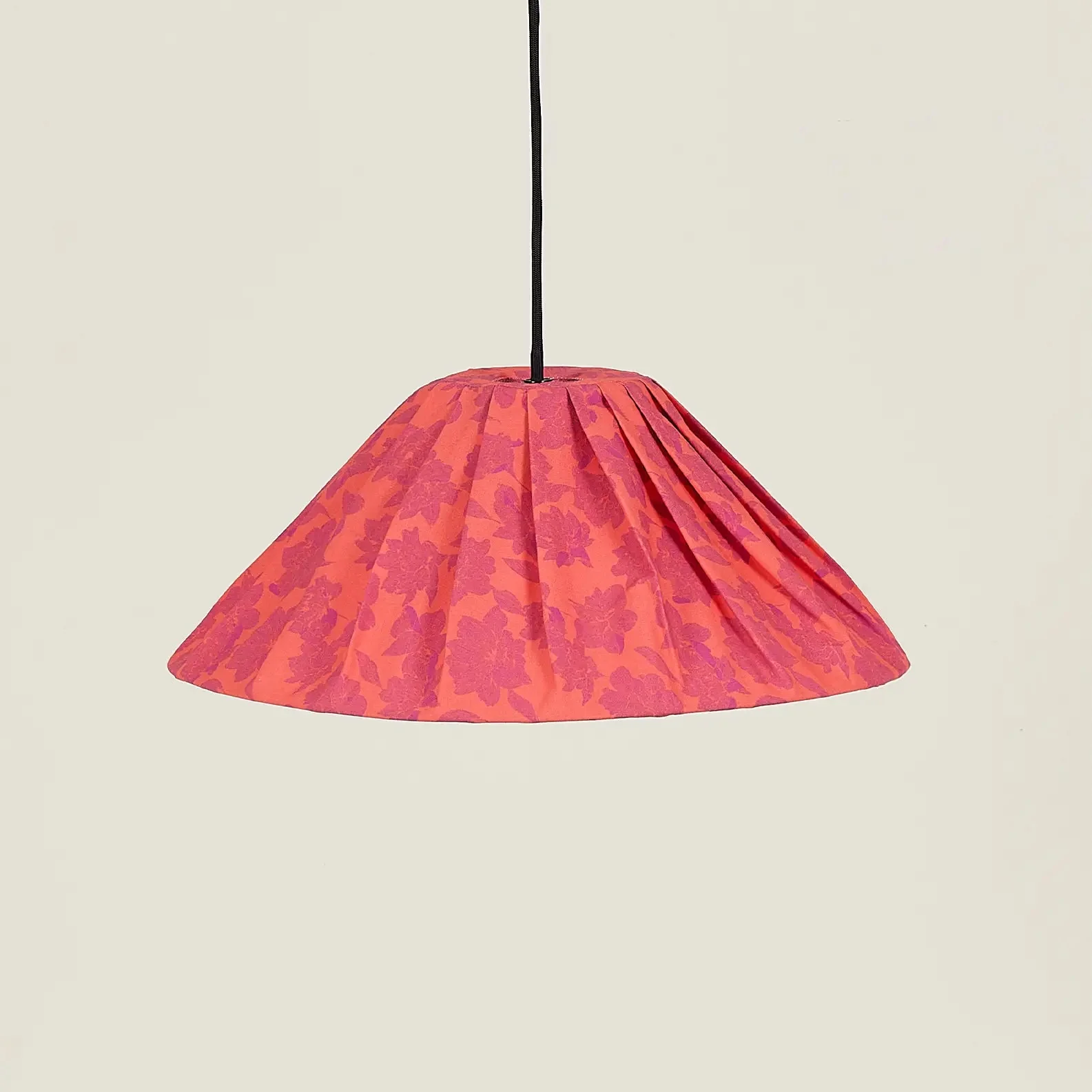 Nobodinoz Ava lampenkap Red Peonies Ø50 – geplooide katoenen hanglamp