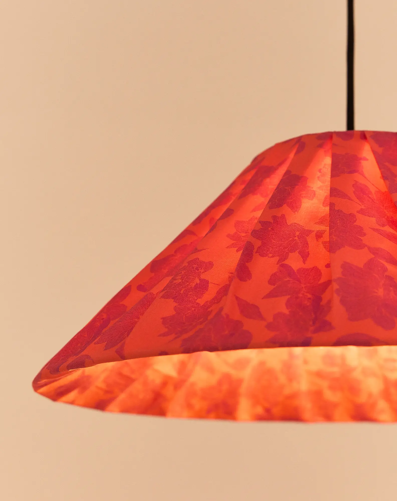 Nobodinoz Ava lampenkap Red Peonies Ø50 – geplooide katoenen hanglamp - Afbeelding 7