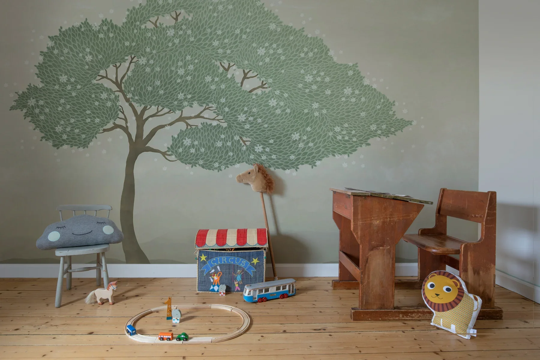 Behangstaal Rebel Walls - Windy Tree - Light green